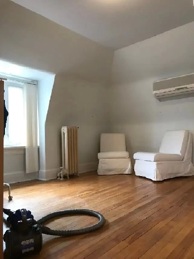 Very nice 2-bedroom unit with private balcony-Available May 1st! Image# 3