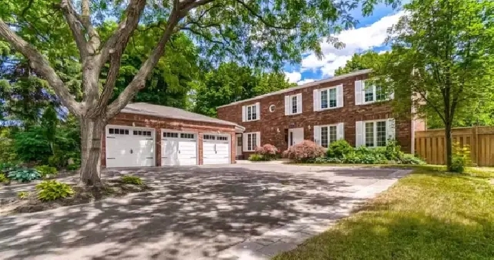 Five Minutes Walk to UTM  - room for rent