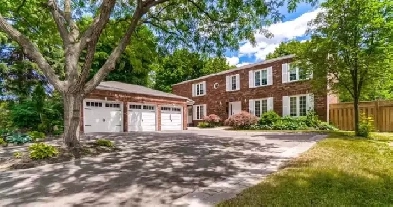 Five Minutes Walk to UTM  - room for rent