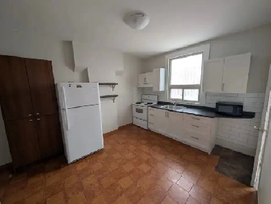 Dufferin  Rogers Area Main Floor Unit