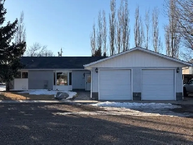 Large House, shop and big yard for sale in Etzikom