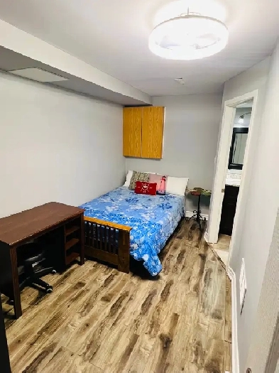 Furnished PRIVATE ROOM AND BATHROOM (Female Only) Mississauga
