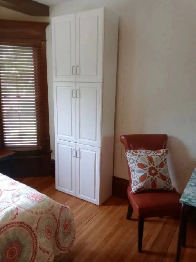Large Room for Rent in Woodstock for April 15