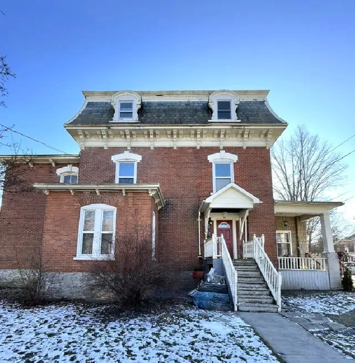 One Bedroom Apartment in Belleville $1000 All Inclusive