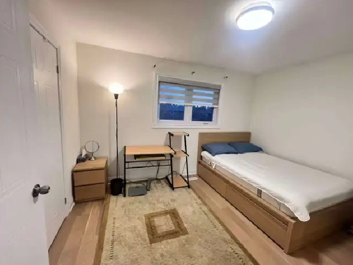 Room with Private Bathroom w/ Parking in Central Mississauga