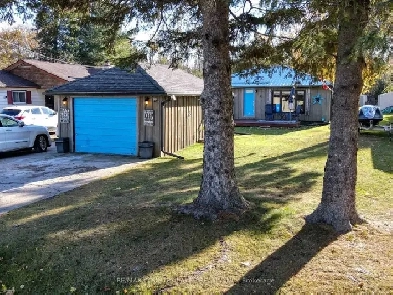 3 Bedroom House With Access To Two Waterfront Lots