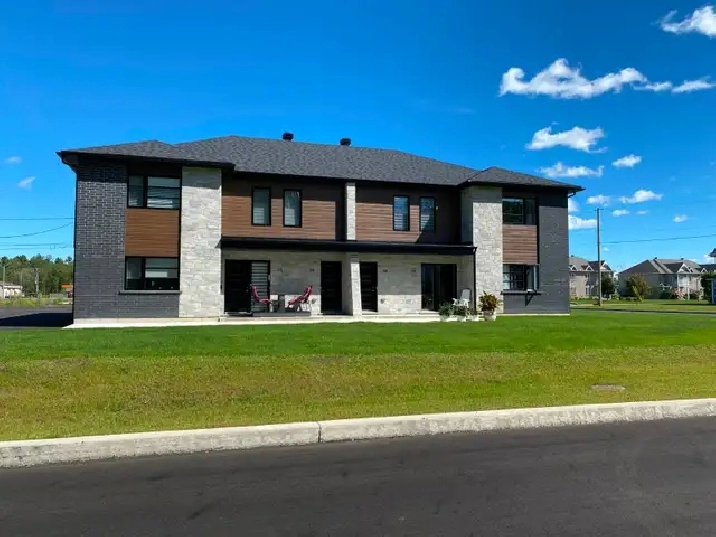 4 1/2 style condo- avec garage, air climatisé, échangeur d'air