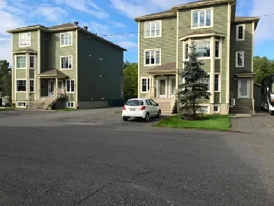 à Cowansville grand 15 apps et demi à louer Image# 1