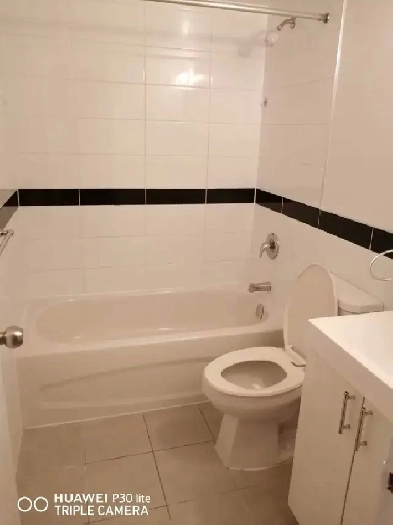 We're looking for Roommates for our 2 BedRoom Apt near York Uni. Image# 1