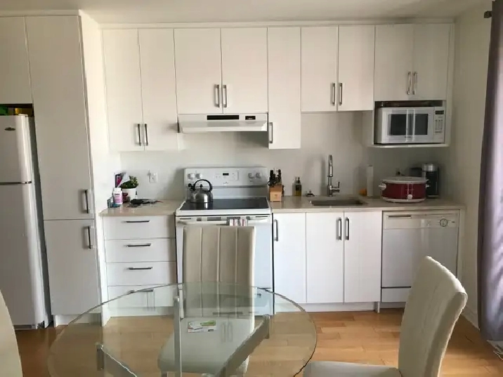 3 1/2 meublé, chauffé, éclairé, bail 3 mois 1/2 (Enquête crédit)