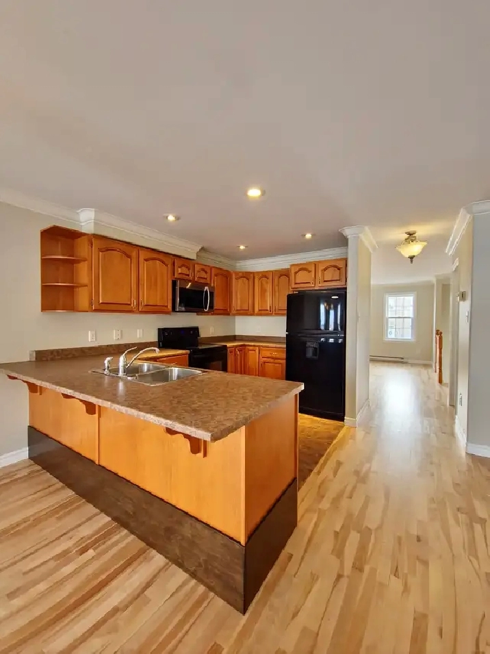 4 bed 4 bath Townhouse Bedford