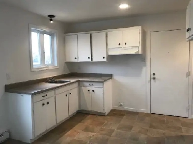 Beau grand 4 1/2, rue Vigie Lévis, juillet,