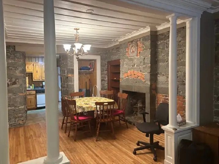 Très beau et grand 7 1/2, Vieux-Québec, libre