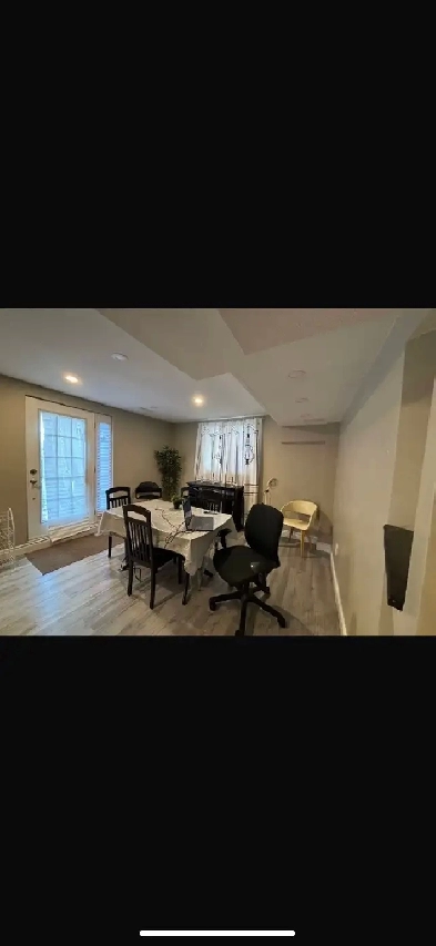 Walkout one bedroom basment apartment Image# 1