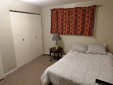 Furnished Room in Sylvan Lake Looking for Mature Roommate