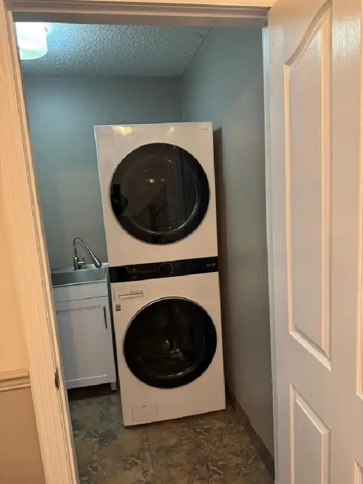 Rooms available for rent in Orangeville. (Minimum 6 months)!