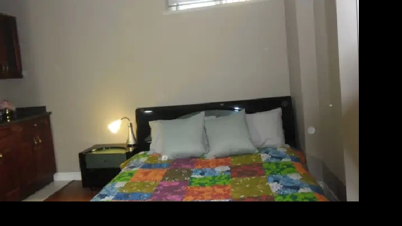 furnished rooms for rent near Royal Oak Skytrain and Metrotown