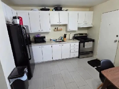 Grand 4 12  louer PointeAuxTrembles stationnement inclus