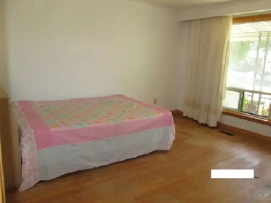 MAIN FLOOR FURNISHED ROOM NEAR SUBWAY STATION $850 Image# 1