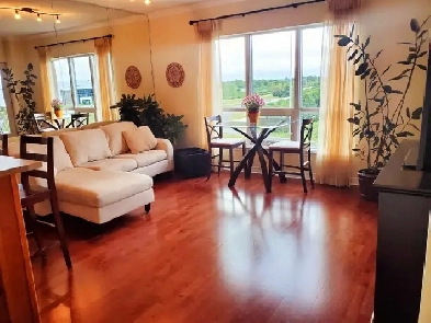 Beautiful 1 Bedroom Condo with Parking Available Immediately! Image# 1