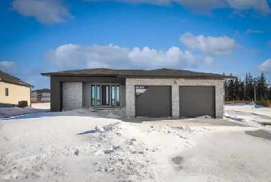 Beautiful 1740sqft Custom-Built Bungalow by Warkentin Homes! Image# 9