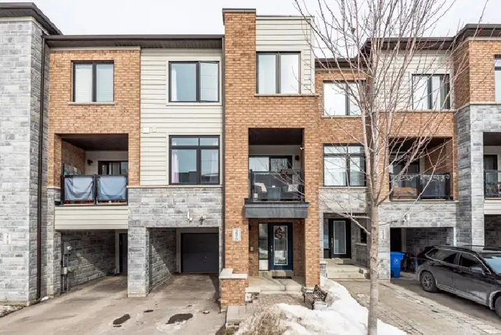 OPEN HOUSE Freehold 3 Bed, 2.5 Bath Townhouse - Newmarket