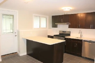 $650, Baseline New Reno,One Female Student Roommate Needed,May 1 Image# 8