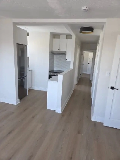 82 SIMCOE ST SOUTH Image# 7