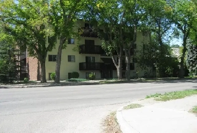 Regal Manor 1- or 2-bedroom suites Available! Image# 2