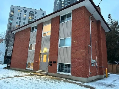 ATTENTION WLU & UOW STUDENTS. LARGE 4 BDRM. APT.4 SEPTEMBER Image# 1