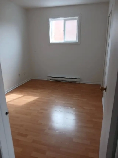 Très grand appartement 5 1/2, propre et entièrement rénové!