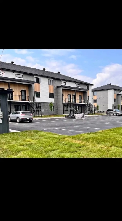 Grand 4 et demi avec bureau