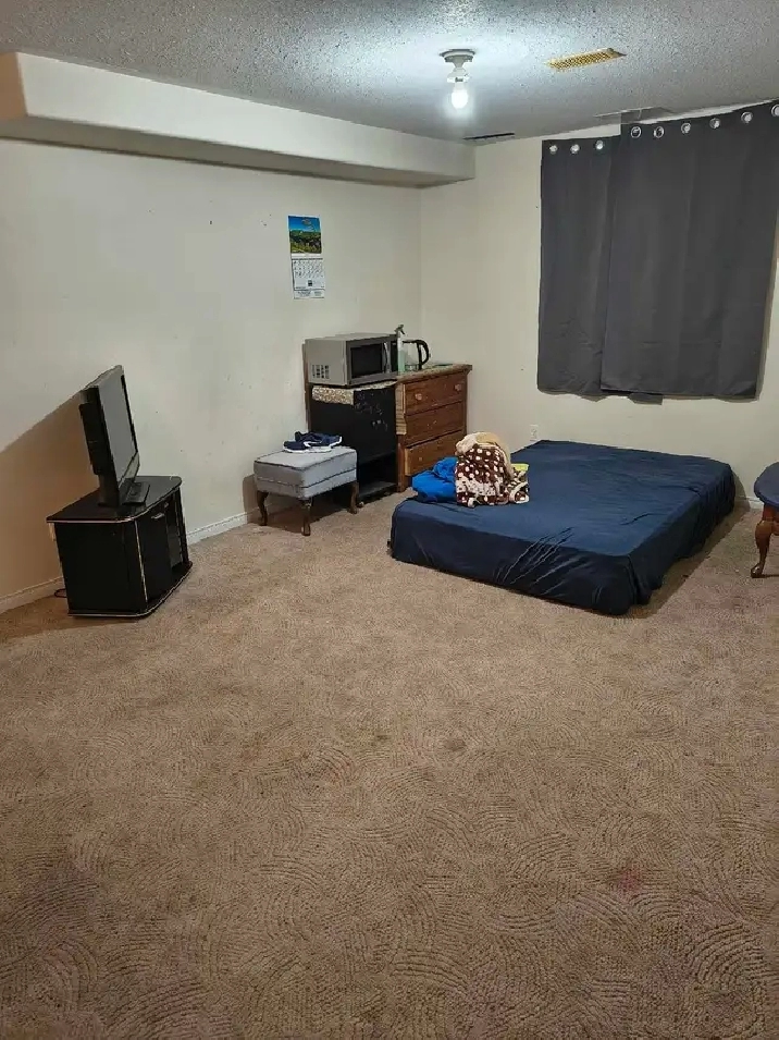 Large room for Rent