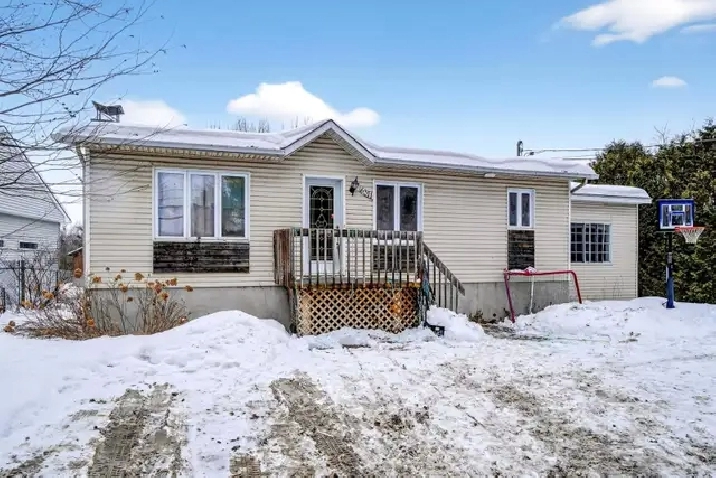 TERREBONNE ! 5 CAC ET TERRAIN DE 44708 PC !! FAITES VITE !