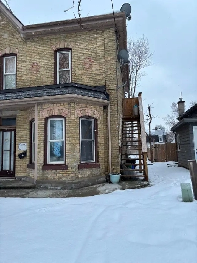 Small 2 bedroom Upper Apartment Image# 1