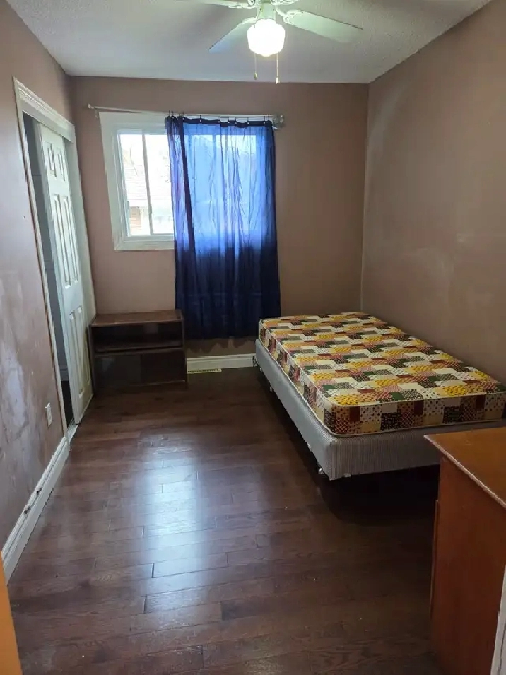 Room for $ 545 (rent, utilities and Internet)