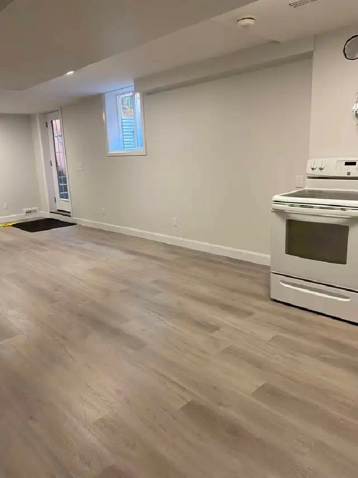 2 Bedrooms   a Den for Rent – Excellent Location!