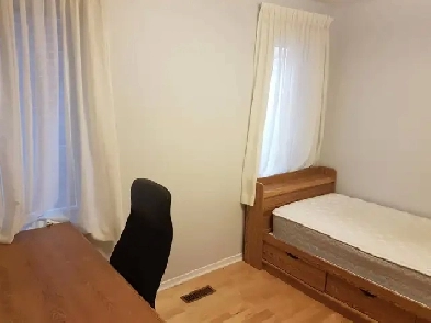 Ground Fl Room for Rent near UTSC Centennial Morningside