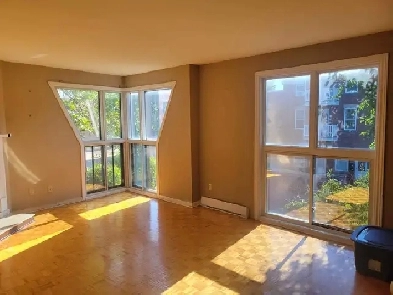 GRAND CONDO 4  LOUER  1 800 mois  Disponible le 1er mai