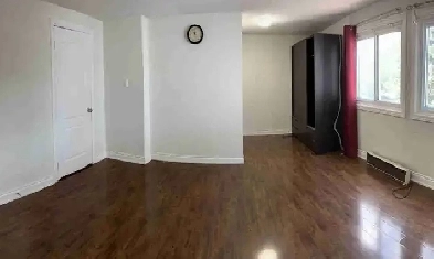 Looking for 2 person for private room