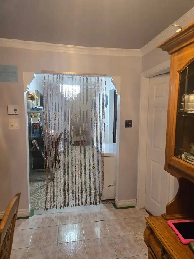 Beau 5 12  louer sur boul Gouin  rez chausse triplex