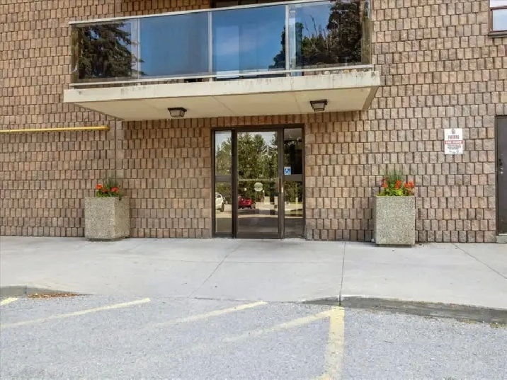 Room for Rent to Mature Female or Mature Student - In Barrie