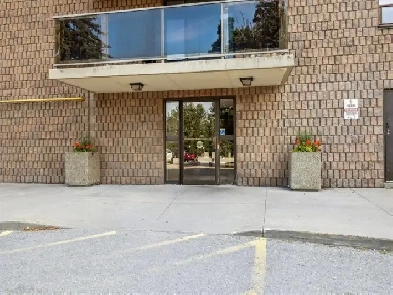 Room for Rent to Mature Female or Mature Student - In Barrie