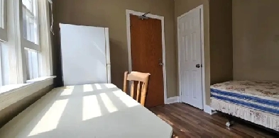 For MATURE GENTLEMAN- Welland Ave/Niagara St area, St. Catharine Image# 1