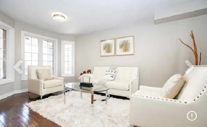 Detached House: 5 Bedroom 3 washroom Near Sheridan Colle