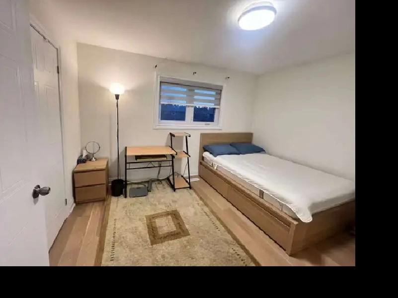 Room with Private Bathroom w/ Parking near Erindale GO