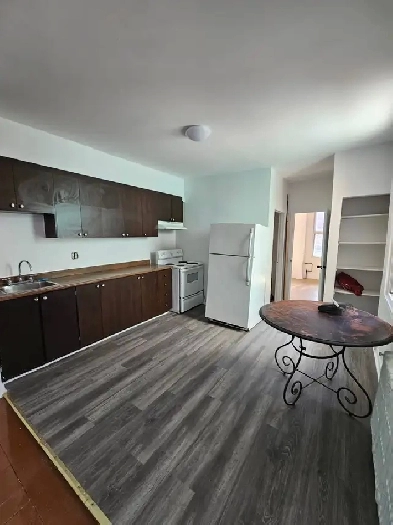 For Rent 6 1/2 apartment 2nd Floor - Heating included - Plateau Image# 1