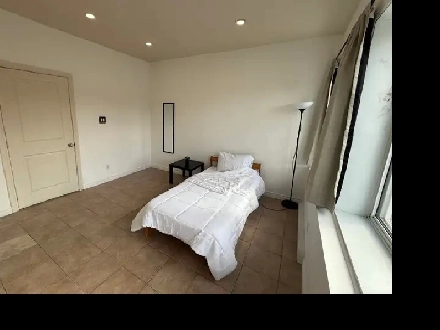 Grand 2 1/2 meublé (voir photos) - tout inclus - dès maintenant Image# 1