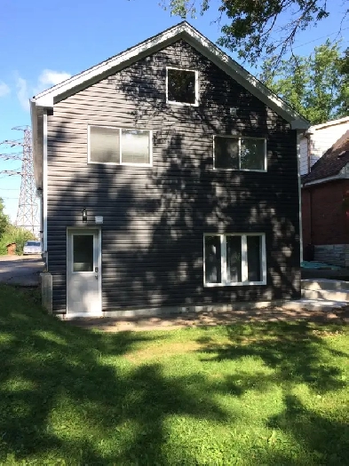 Attention Female MAC Students! Only 1 room Left! Image# 1