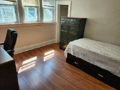 Two furnished clean, quiet rooms 5 min. to UoW avail. now Image# 1